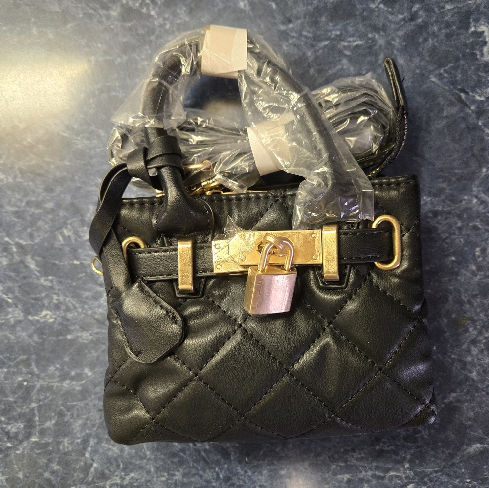 Badgley Mischka Elegant Black Quilted Handbag